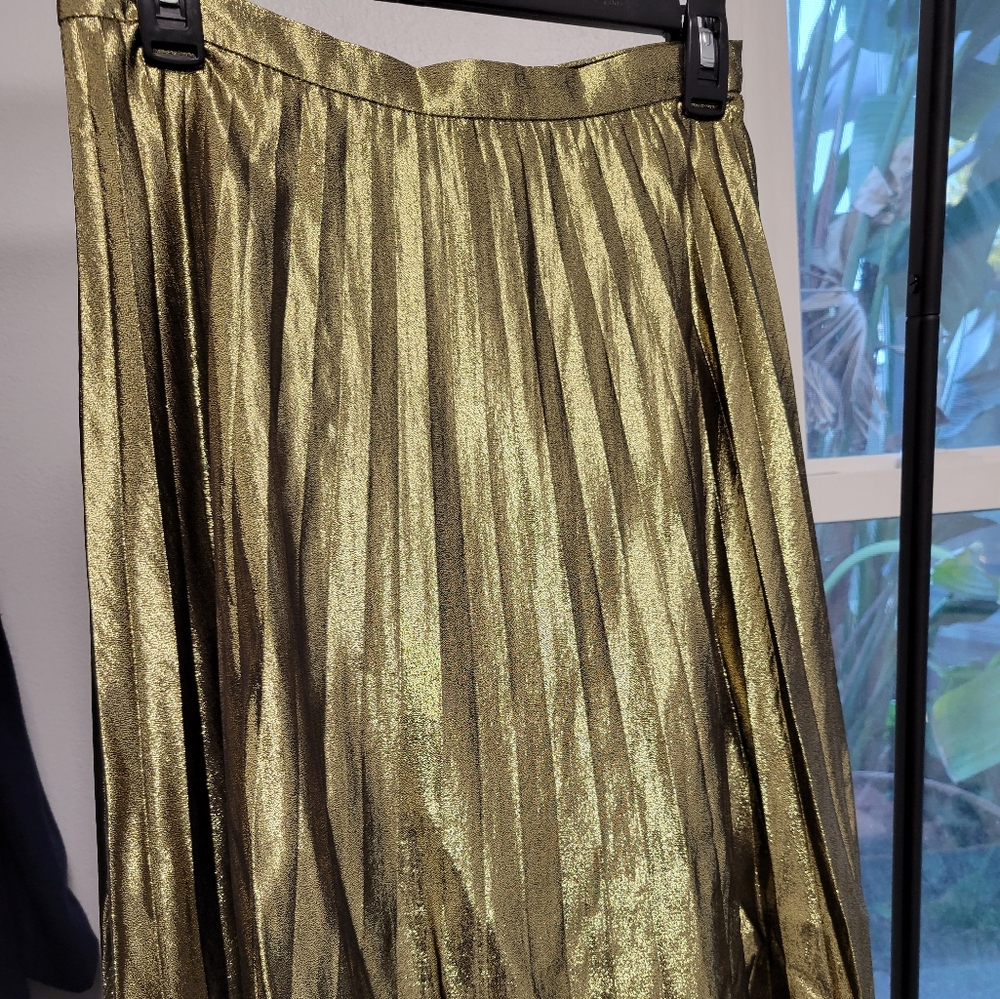 Shimmer Pleated Midi Skirt in Metallic Gold
